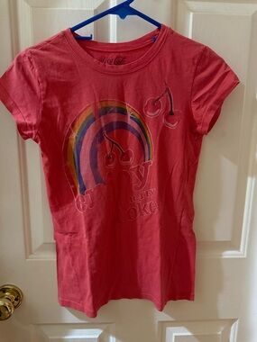 Coca Cola Vintage brand Red Enjoy Cherry Coke Rainbow Short Sleeve Tee M